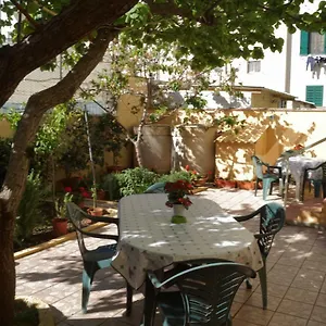 Couette-café Hibiscus, Alghero
